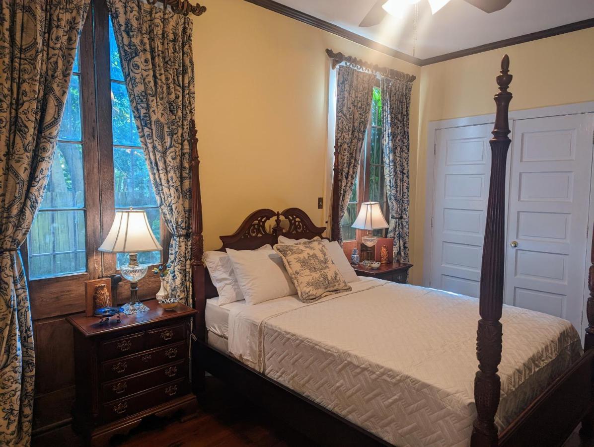 Villas De Frenchmen New Orleans Exterior photo